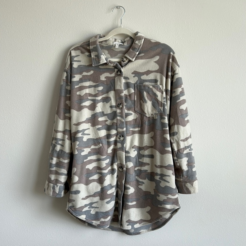 Maurice’s size S camouflage shacket